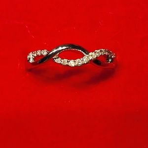 10k white gold ribbon diamond ring size 7